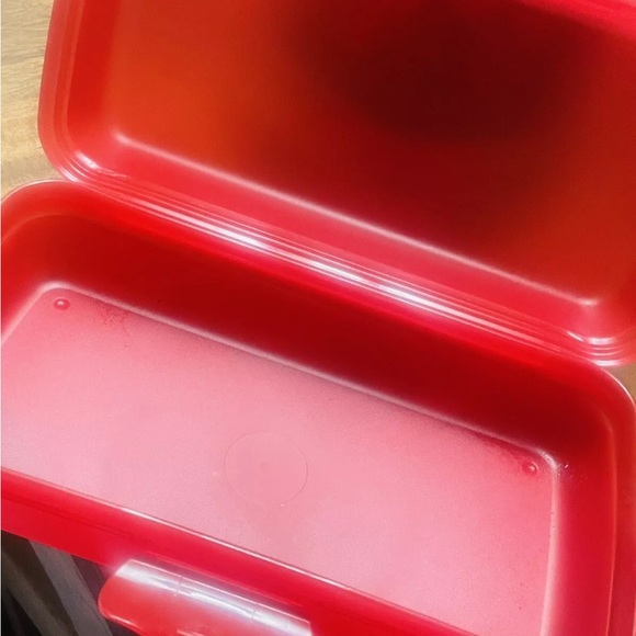 Two Tupperware Sandwich Keeper. And Onion 🧅 Keepers. Plus Lunch bag. - Picture 4 of 6